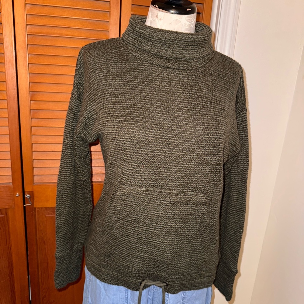 Textured Pullover in Olive